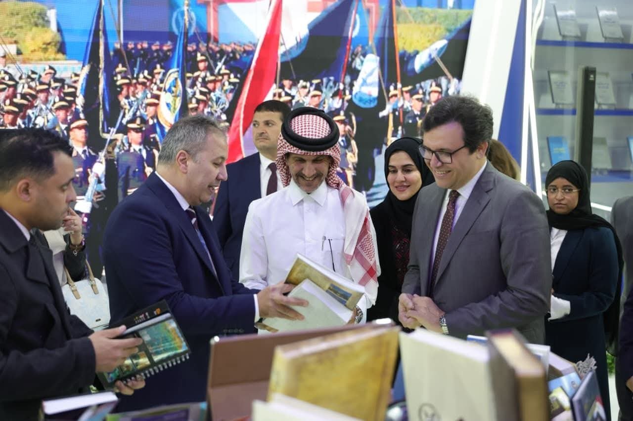  وزير الثقافة يصطحب السفير القطري في جولة تفقدية بمعرض القاهرة الدولي للكتاب 57 