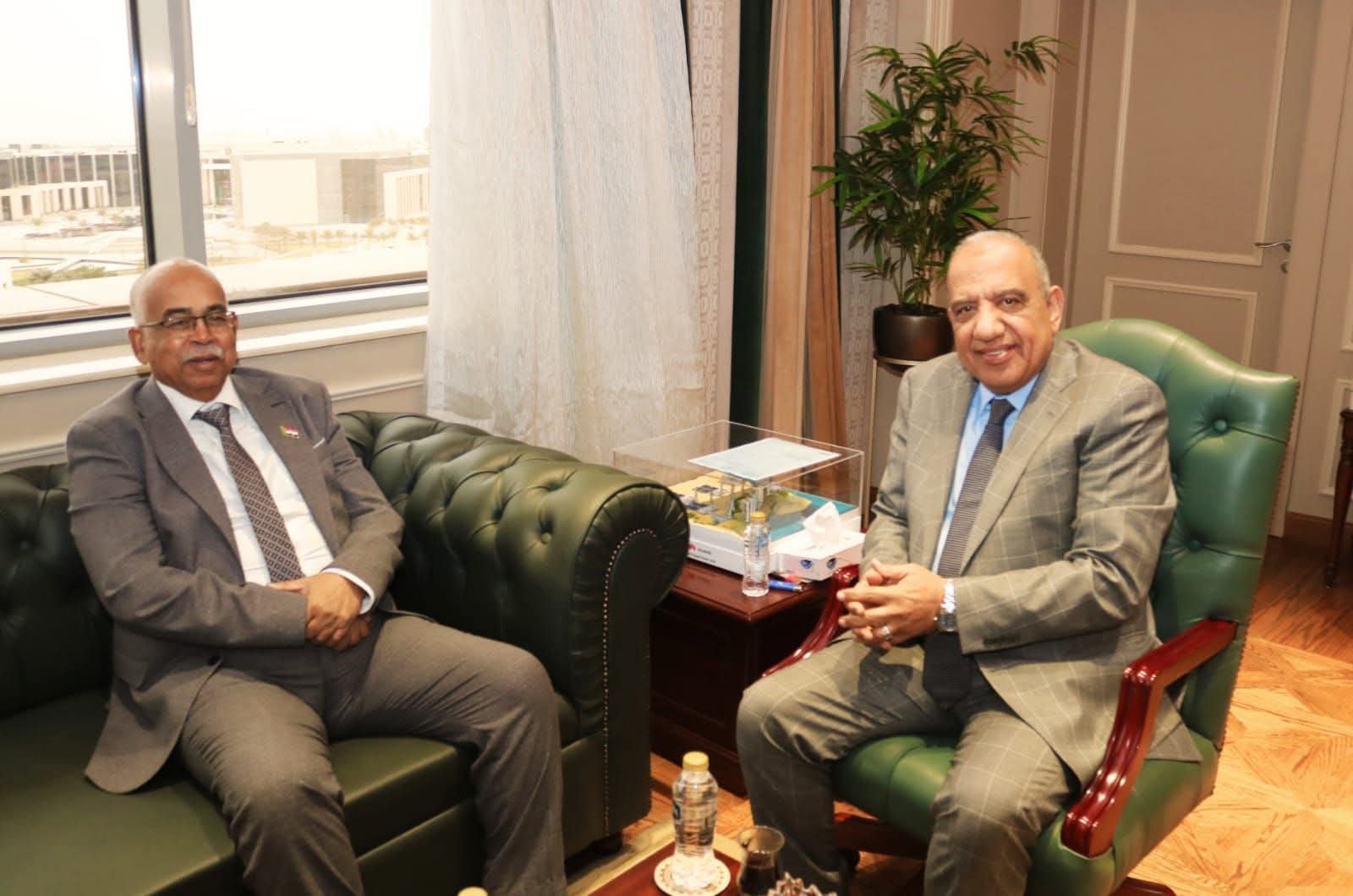 عصمت يبحث مع وزير النفط والطاقة السوداني سبل دعم وتعزيز الشراكة والتعاون والعمل المشترك