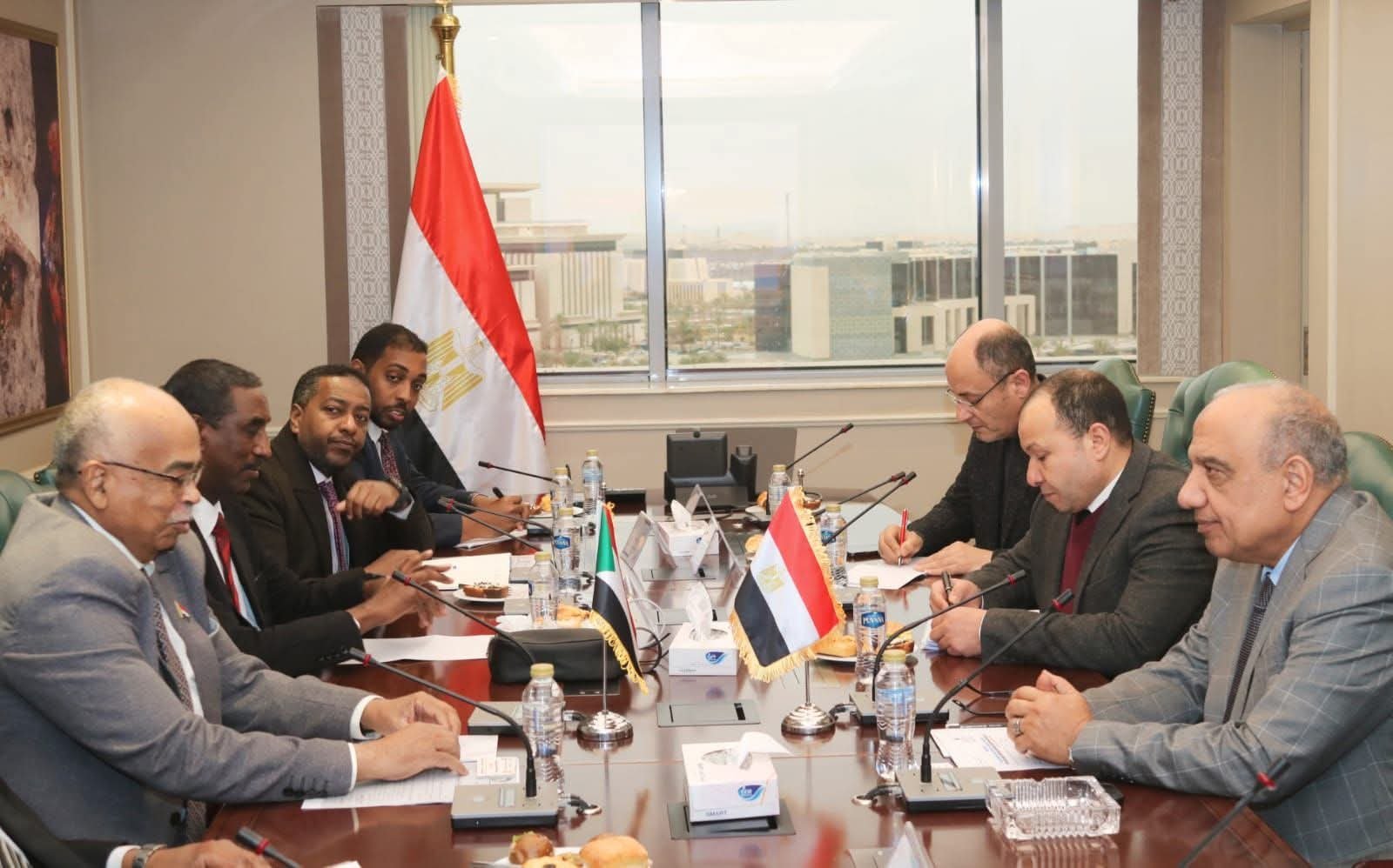 عصمت يبحث مع وزير النفط والطاقة السوداني سبل دعم وتعزيز الشراكة والتعاون والعمل المشترك