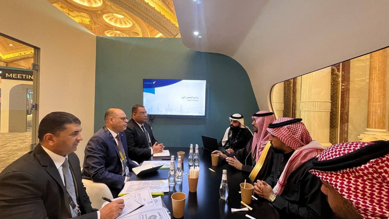 وزير العمل يعقد اجتماعًا مع قيادات شركة «تكامل» السعودية..