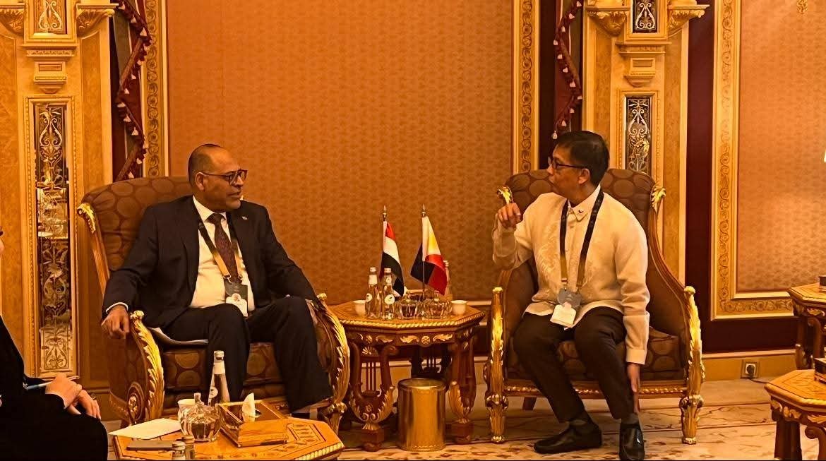 وزير العمل يبحث مع الجانب الفلبيني تنظيم أوضاع العمالة وتعزيز التعاون المشترك