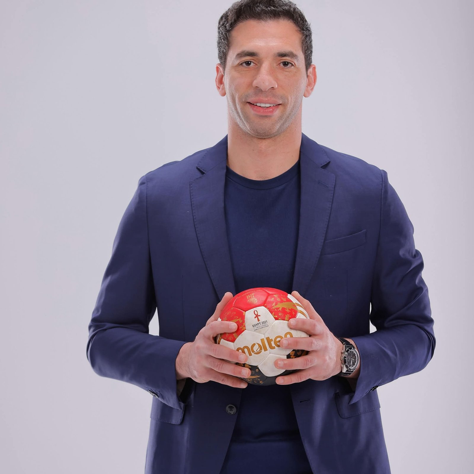 عالم النجوم تهنئ الكابتن أحمد الأحمر بعيد ميلاده