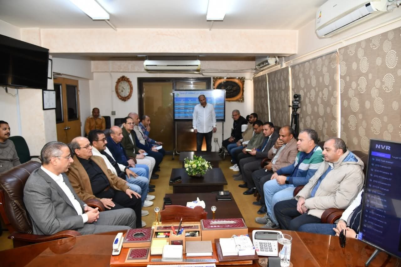 محافظ الفيوم يلتقي رئيس الشركة القابضة لمياه الشرب والصرف الصحي ورئيس الإدارة المركزية للموارد المائية والري 