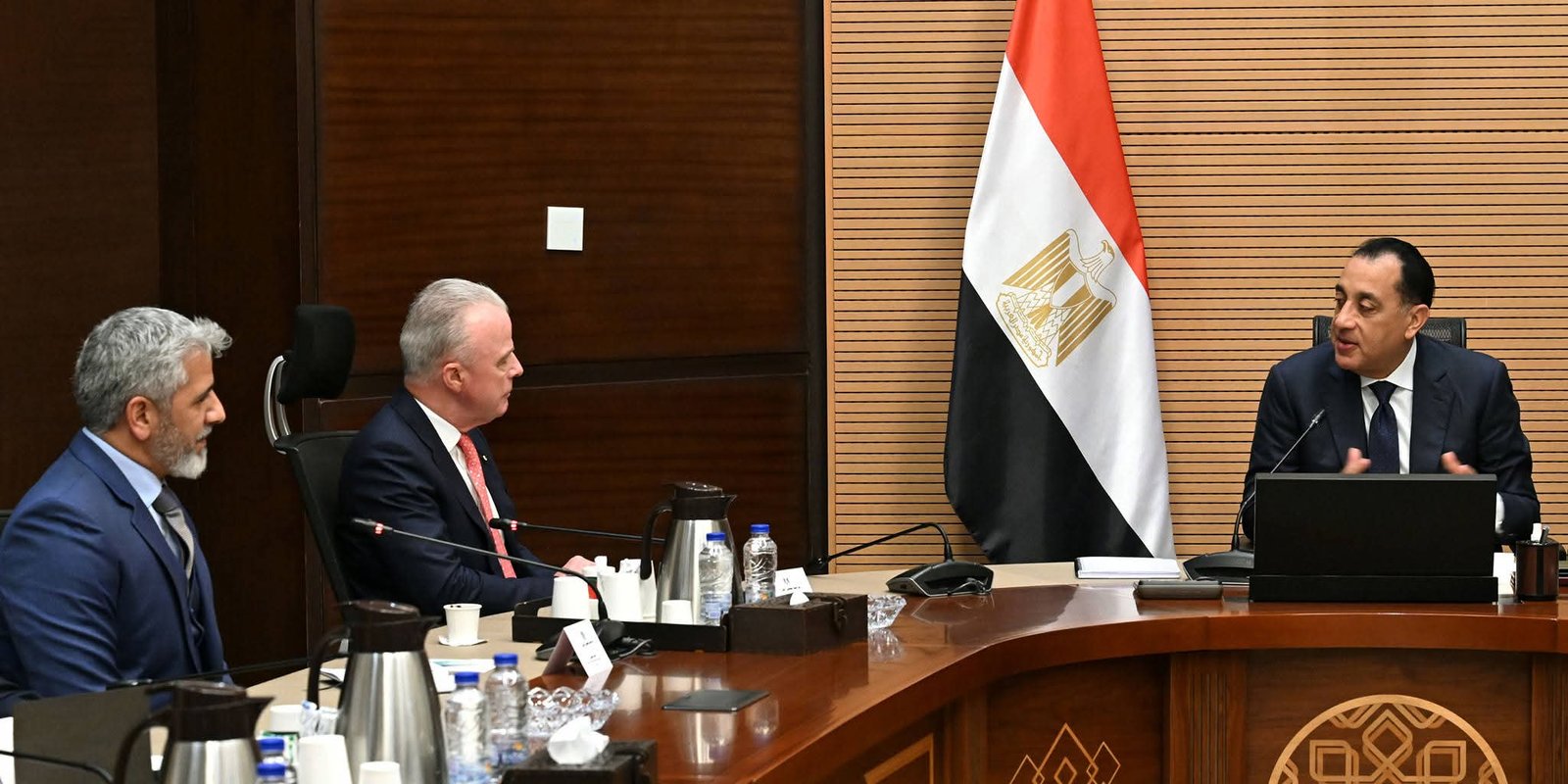 رئيس الوزراء يلتقي رئيس شركة "بوينج" الأمريكية لبحث فرص تعزيز وتطوير الشراكة القائمة