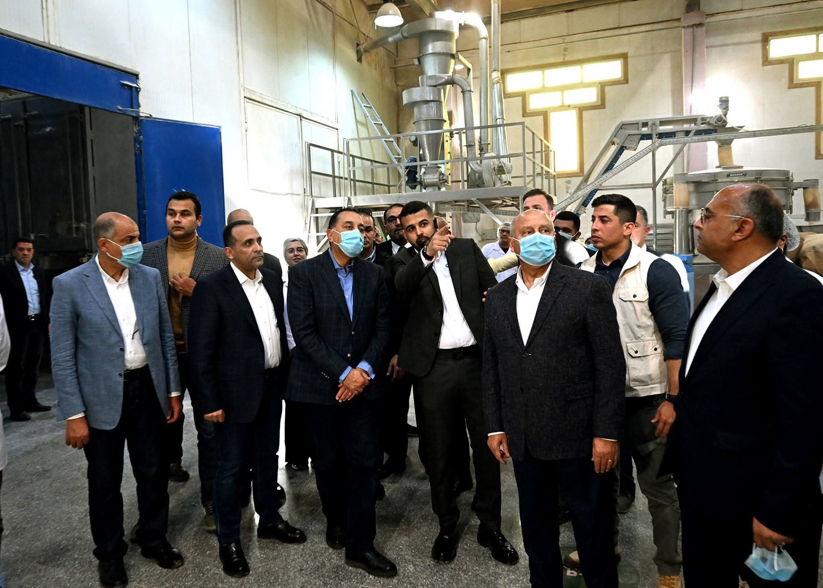 رئيس الوزراء يتفقد مصنع الشركة المتحدة لتجفيف الحاصلات الزراعية