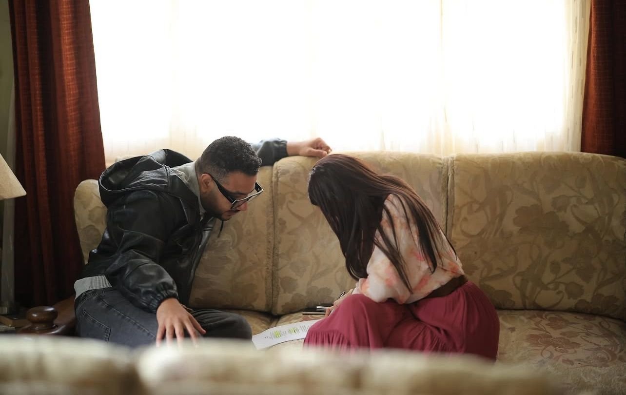 صور جديدة من كواليس مسلسل الست موناليزا تجمع مي عمر ومحمد سيد بشير