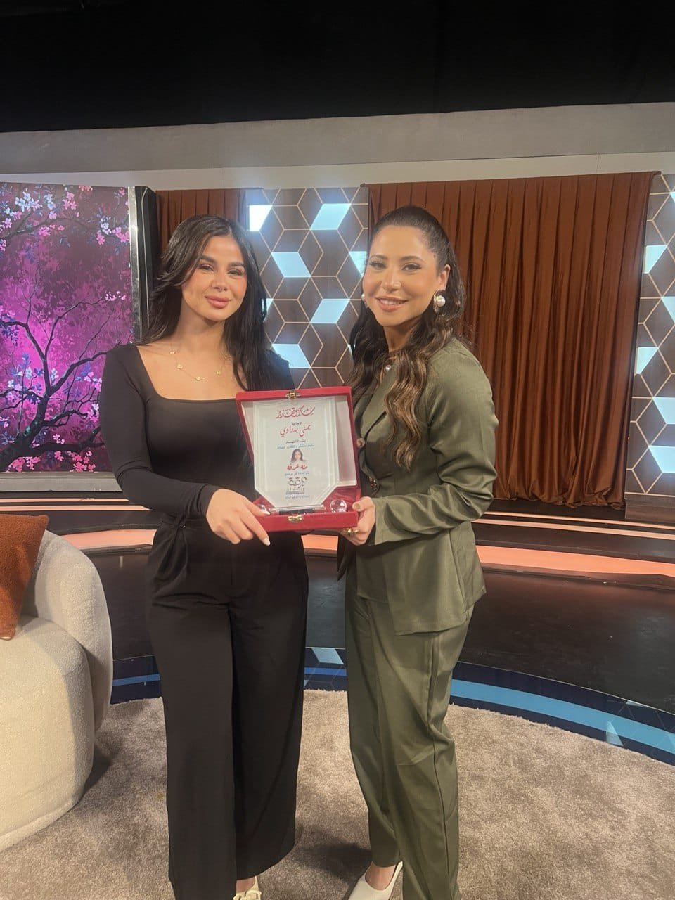 منة عرفه تحسم جدل خلافها مع الفنان محمد نجاتي