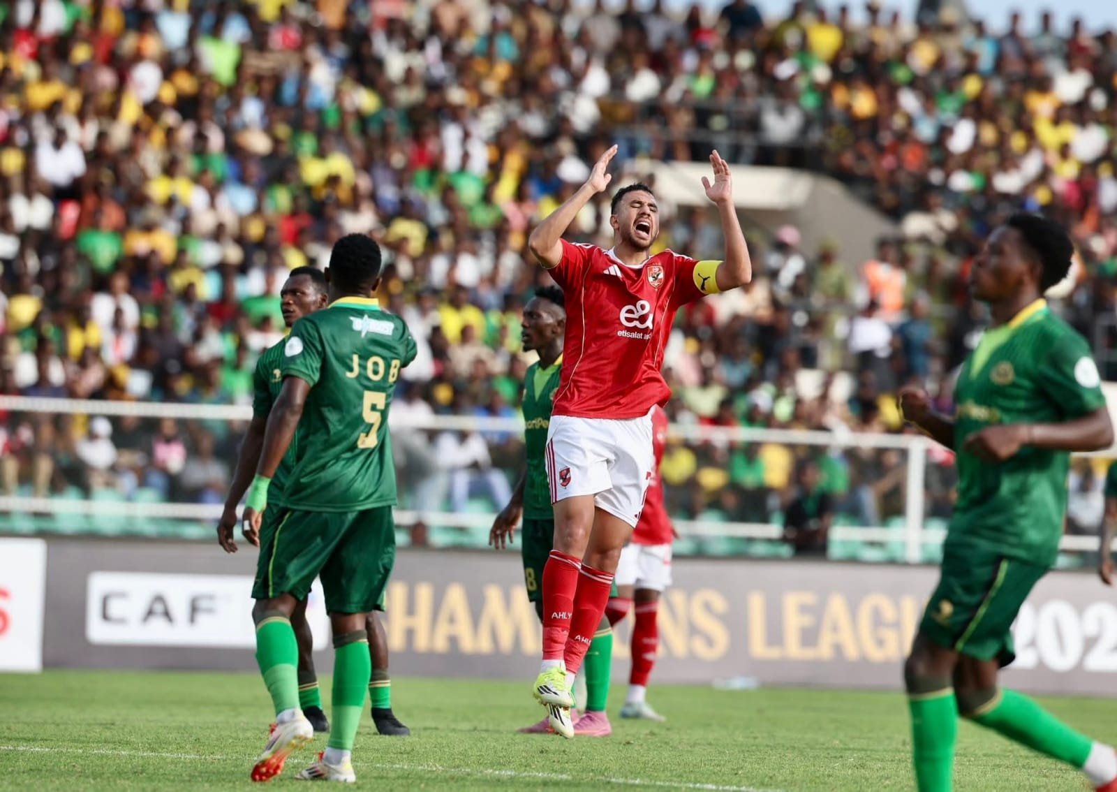 الأهلي يعود من زينجبار بتعادل بطعم الانتصار