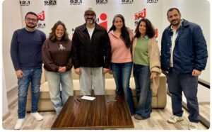 أكرم حسني يتعاقد على المسلسل الإذاعي فات المعاش على راديو إنرجي في رمضان 2026 