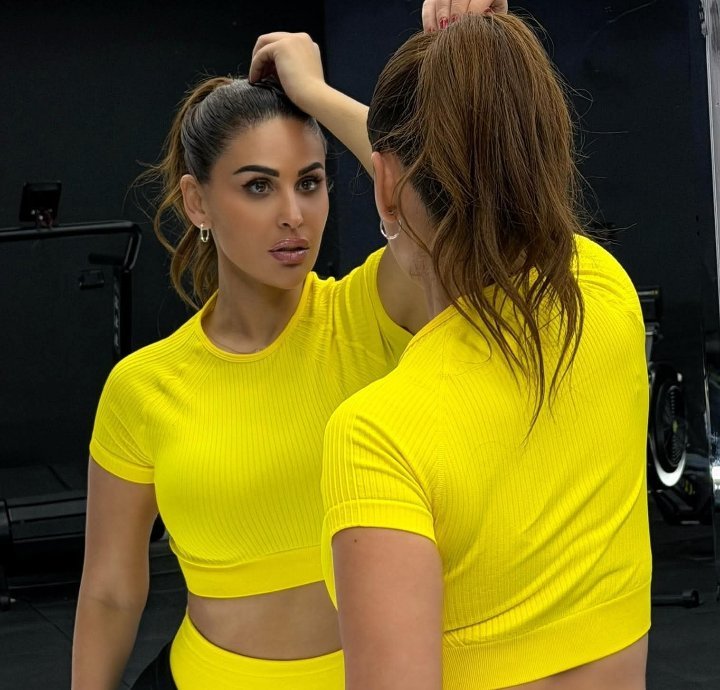 مى سليم تلفت الأنظار بفيسبوك