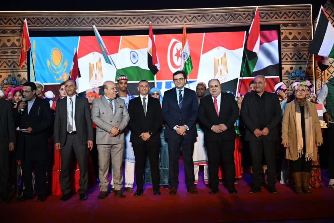 وزير الثقافة ومحافظ أسوان يفتتحان الدورة الثالثة عشرة لمهرجان أسوان الدولي للثقافة والفنون