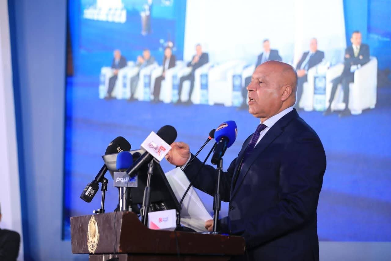 الوزير: فخامة رئيس الجمهورية وجه بتحويل مصر إلى مركز إقليمي ودولي للنقل واللوجستيات وتجارة الترانزيت