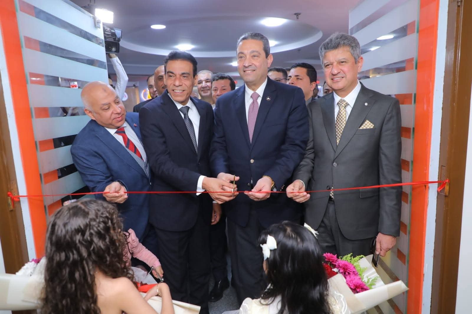 محافظ دمياط ومساعد وزير الخارجية يفتتحان مكتب تصديقات وزارة الخارجية بالغرفة التجارية