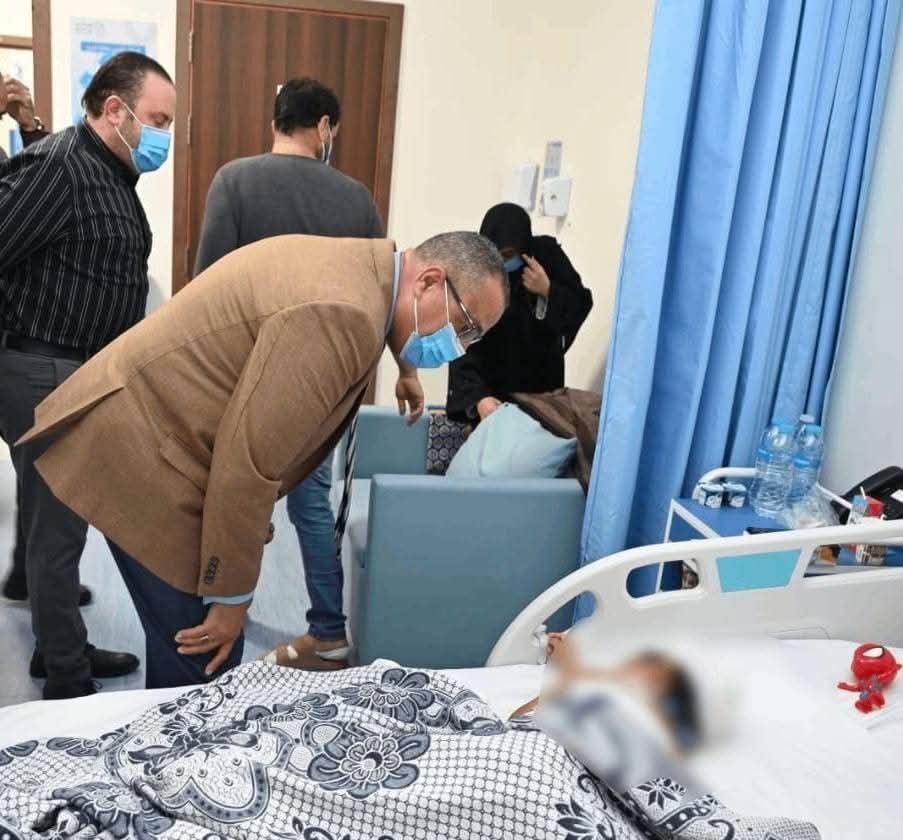 محافظ جنوب سيناء يتابع حالة الطفل المصاب في رأس سدر