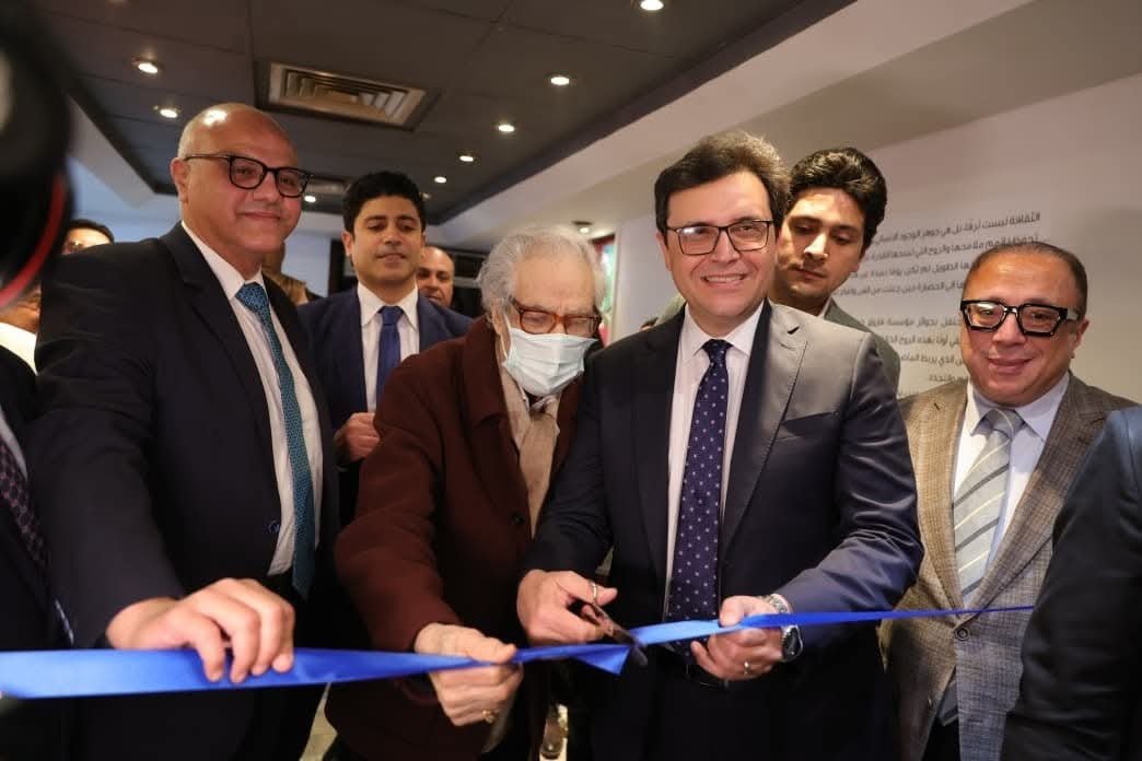 وزير الثقافة يشارك في تكريم الفائزين بجوائز مؤسسة فاروق حسني للفنون 