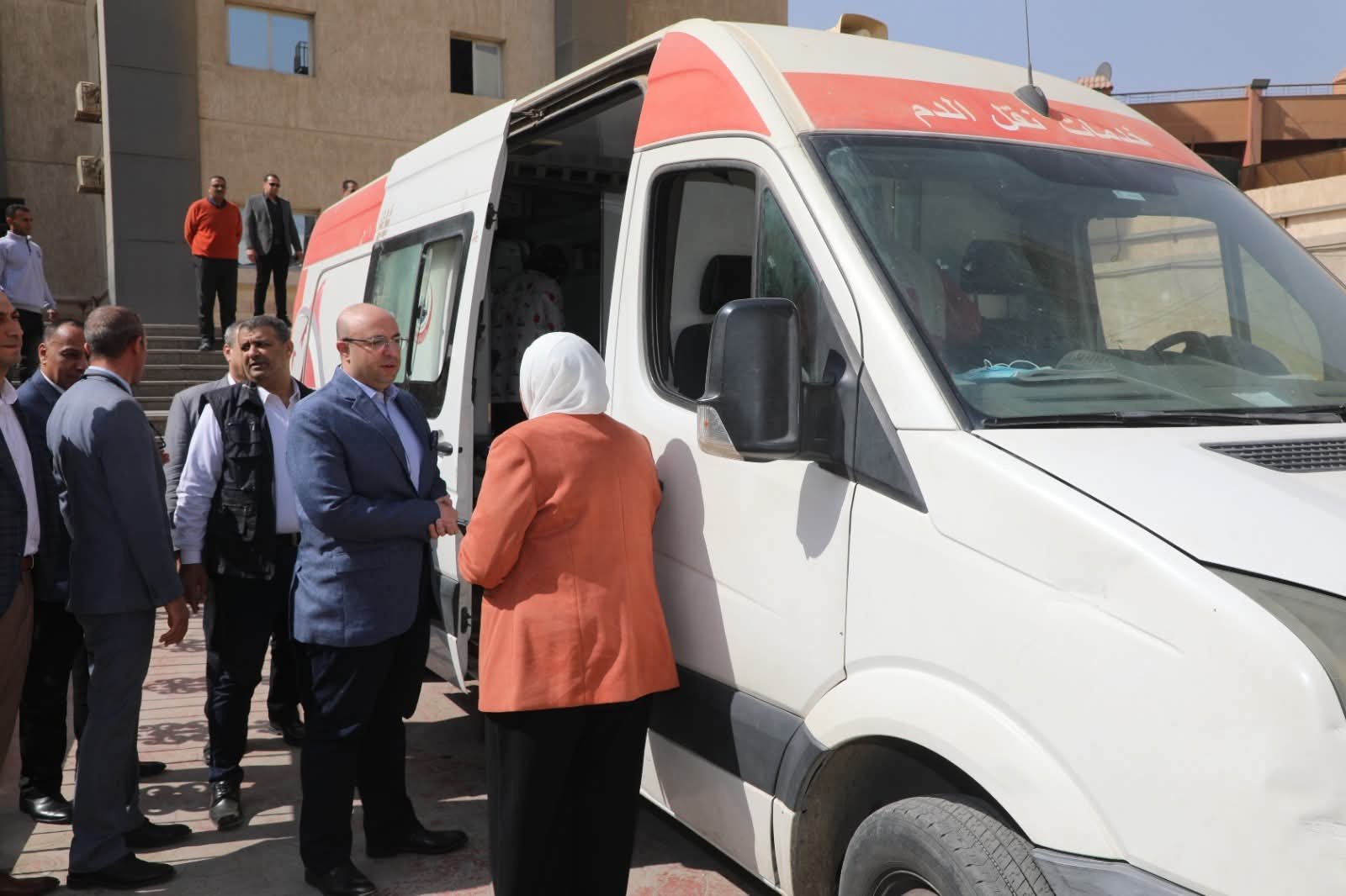 محافظ بني سويف يتفقد سير العمل في حملة التبرع بالدم بديوان عام المحافظة