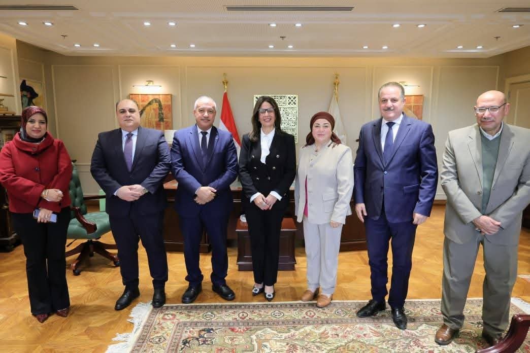 وزيرة الثقافة تلتقي قيادات الوزارة والعاملين بها بالعاصمة الجديدة