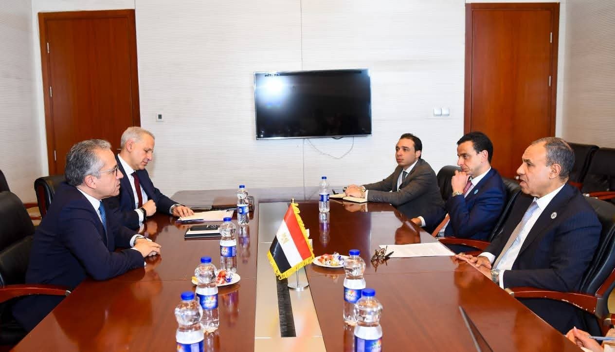 وزير الخارجية يلتقي مع الدكتور خالد العناني مدير عام منظمة اليونسكو