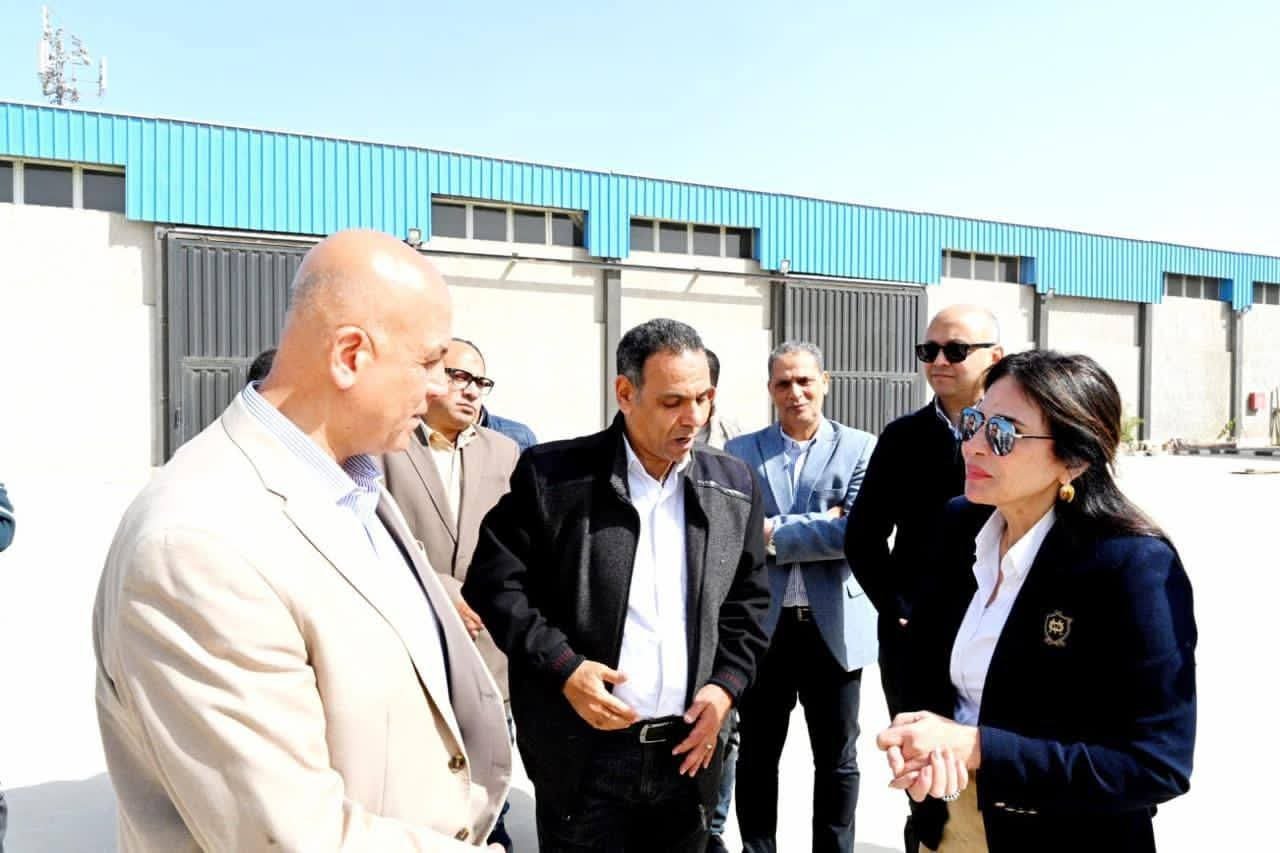 وزيرة الإسكان تتفقد مشروع المحطة الوسيطة للمخلفات بالمنطقة الصناعية الأولى بمدينة العبور
