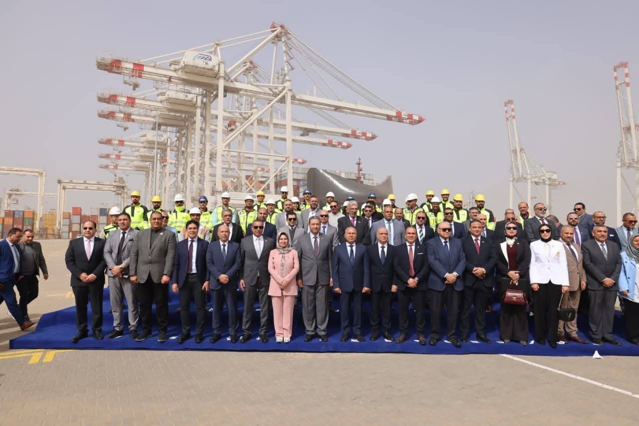 وزير النقل يشهد انطلاق التشغيل التجريبي التجاري لمحطة الحاويات "تحيا مصر" بميناء دمياط
