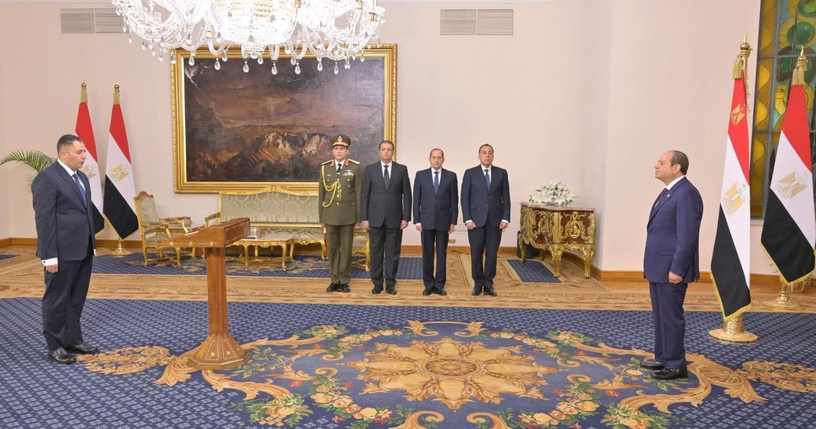 الدكتور حسام الدين فوزى يؤدي اليمين الدستورية محافظاً لمحافظة دمياط 5 الدكتور حسام الدين فوزى يؤدي اليمين الدستورية محافظاً لمحافظة دمياط