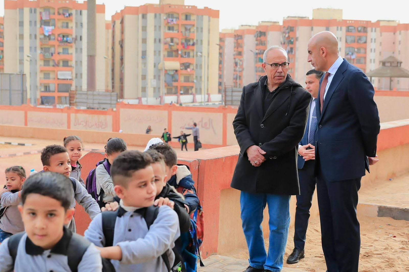 وزير التربية والتعليم يجري جولة تفقدية مفاجئة بمدارس “تحيا مصر” بحي الأسمرات بالمقطم