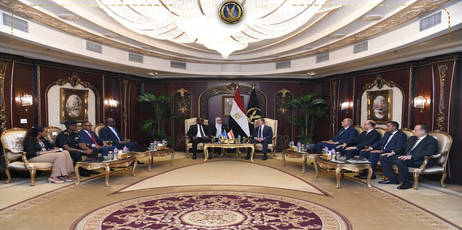 وزير الداخلية يستقبل السيد الدكتور/ فنسنت بيروتا  وزير  الداخلية بجمهورية رواندا