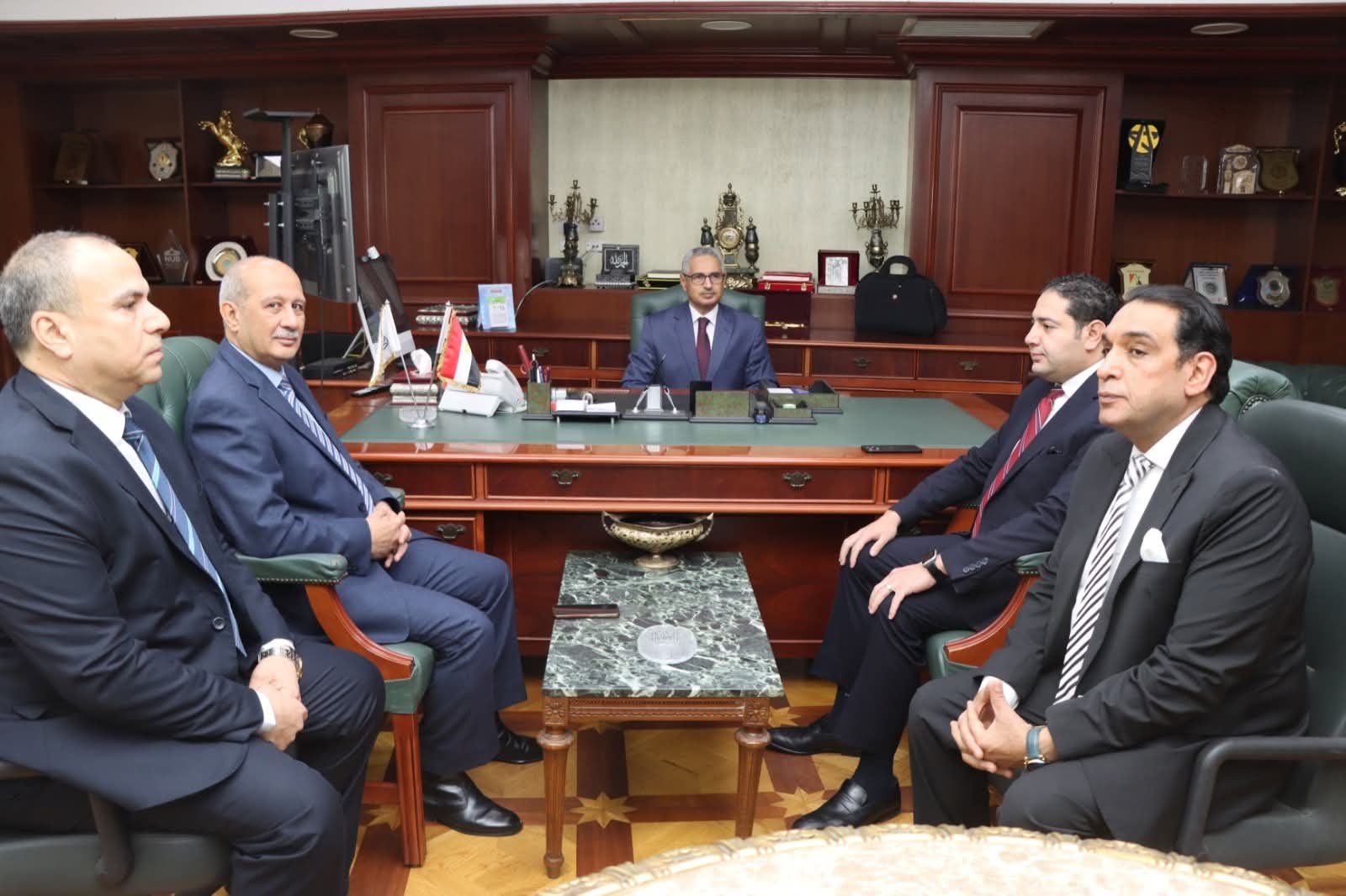 محافظ بني سويف الجديد يبدأ مهام عمله بشكر المحافظ د. محمد هاني غنيم وقيادات المحافظة على ما تم من إنجازات في مختلف الملفات