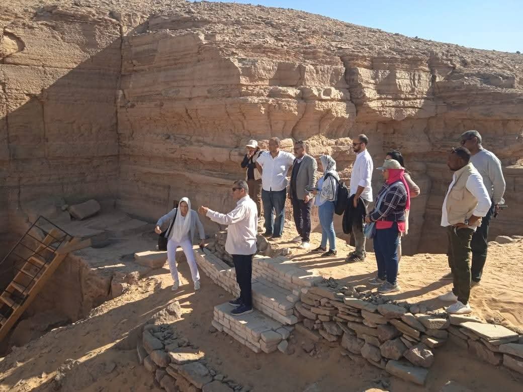 الأمين العام للمجلس الأعلى للآثار يتفقد عددًا من المشروعات الأثرية بأسوان 4 الأمين العام للمجلس الأعلى للآثار يتفقد عددًا من المشروعات الأثرية بأسوان