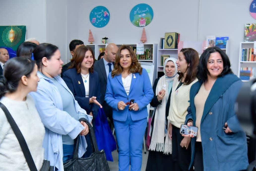 عوض تتفقد مؤسسة "بهية" للكشف المبكر وعلاج سرطان الثدي بالشيخ زايد ..وتوزع هدايا عينية على محاربات السرطان