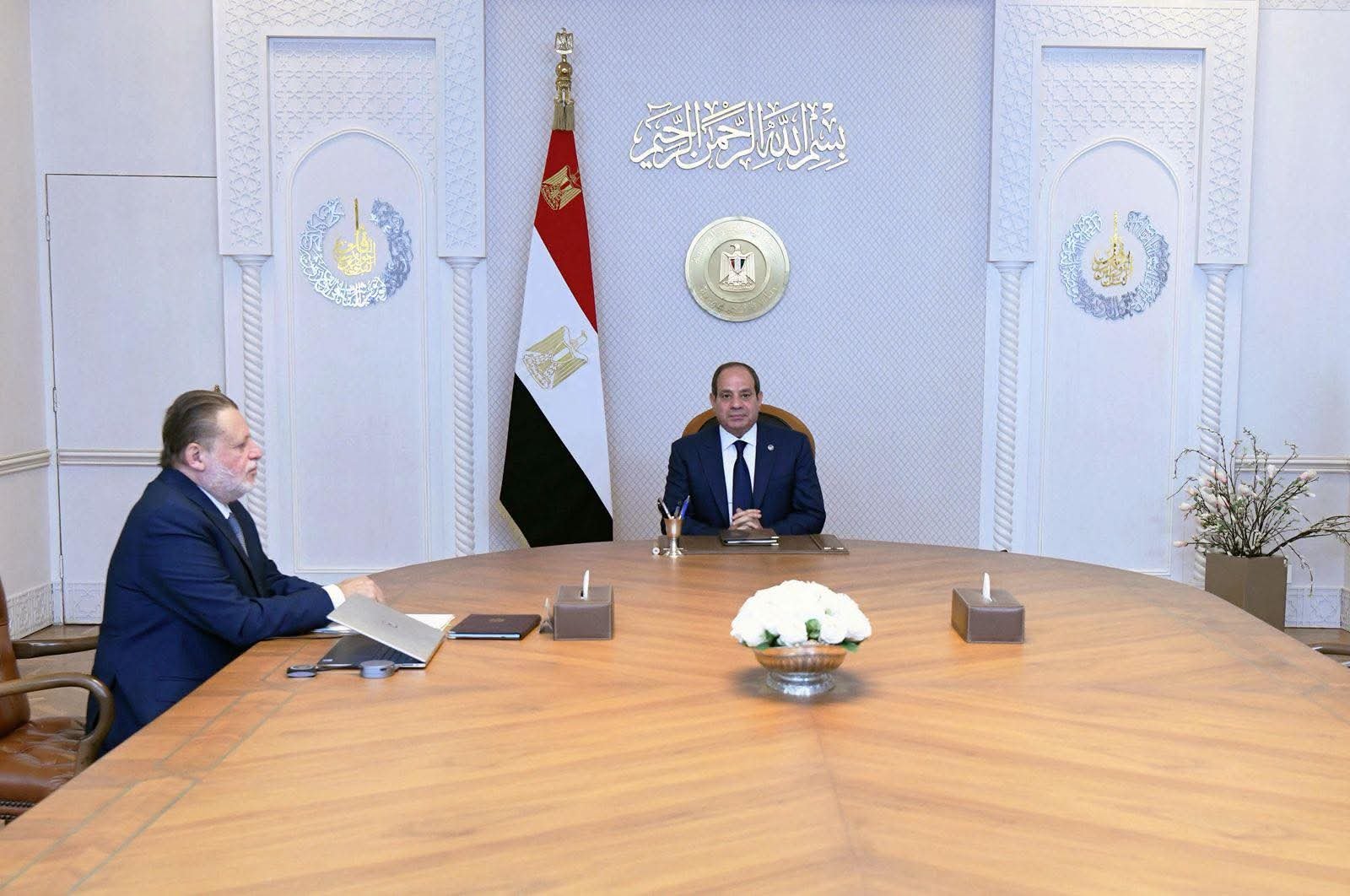 الرئيس السيسي يجتمع مع محافظ البنك المركزي المصري