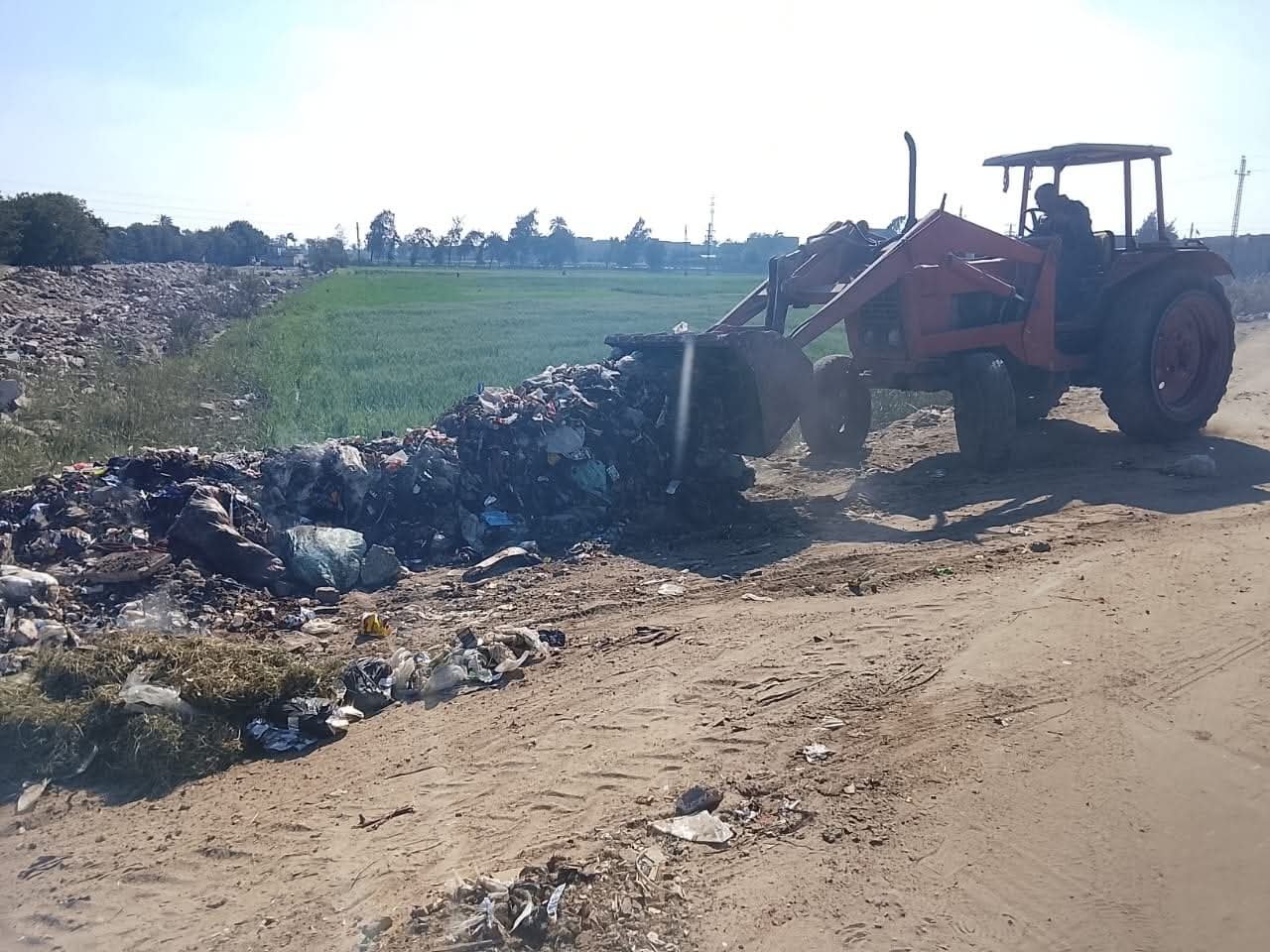 حملات للنظافة ورفع الإشغالات وتجميل الشوارع بمركز ومدينة الفيوم 4 حملات للنظافة ورفع الإشغالات وتجميل الشوارع بمركز ومدينة الفيوم