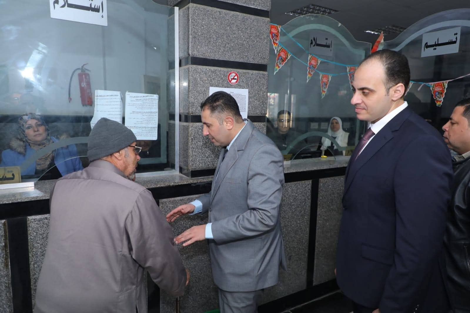 محافظ دمياط يتابع سير العمل بالمركز التكنولوجي لخدمة المواطنين بالزرقا