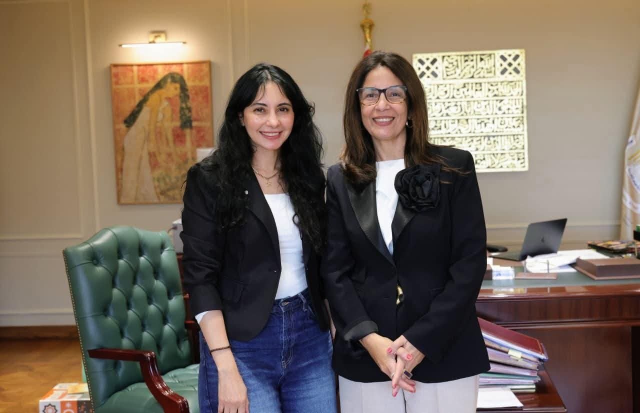 وزيرة الثقافة تبحث مع عازفة الماريمبا نسمة عبد العزيز إطلاق كرنفال «بهجة وبسمة» بالقرى والنجوع 