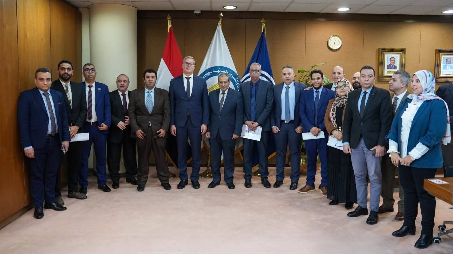 وزير البترول  يعتمد الموازنة الاستثمارية للشركة العامة للبترول للعام المالي 2026–2027