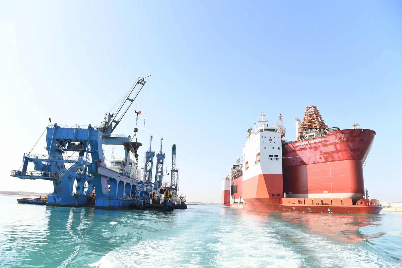 الفريق أسامة ربيع: "قناة السويس تشهد عبور سفينة الغطس HUA RUI LONG ضمن قافلة الجنوب"