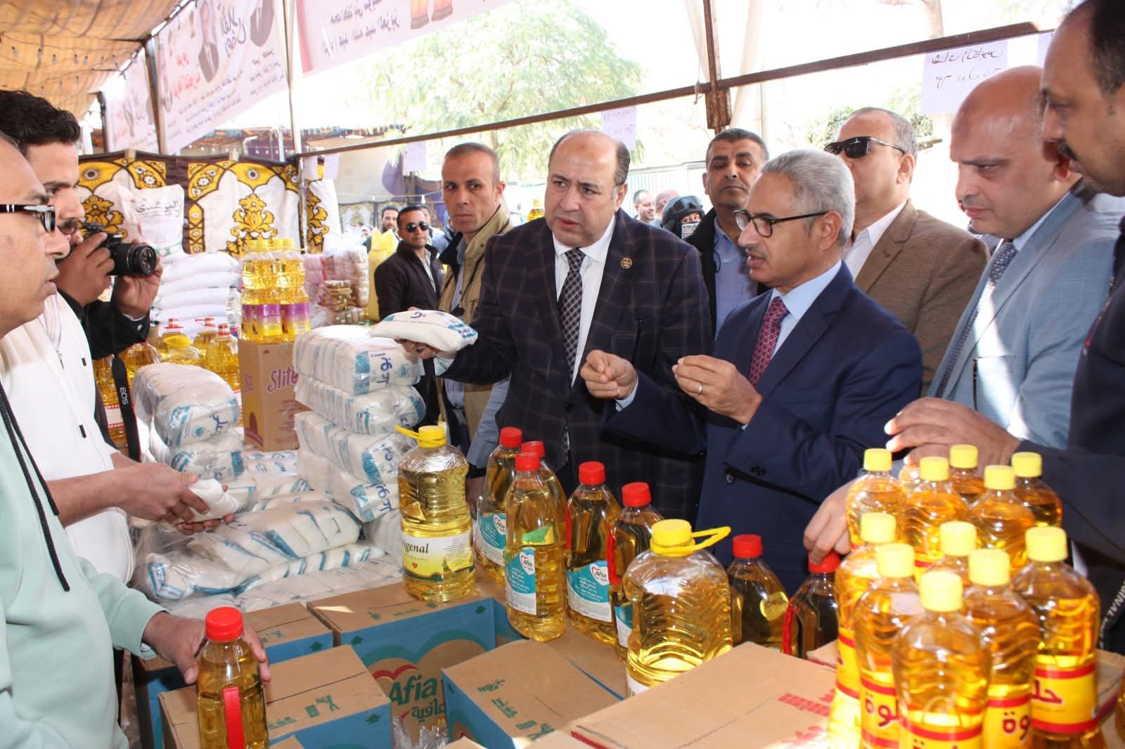 محافظ بني سويف يتفقد انتظام العمل في معارض "أهلاً رمضان" لتوفير السلع الأساسية بأسعار مخفضة