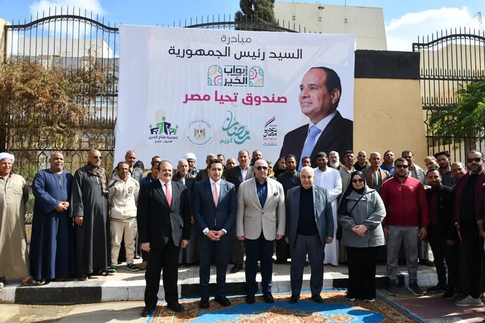 محافظ الفيوم يتفقد قافلة مساعدات مبادرة "أبواب الخير" لدعم الأسر الأولى بالرعاية خلال شهر رمضان المبارك 