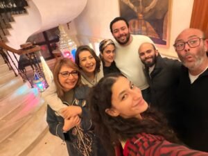 منال سلامة تشارك أجواءً عائلية رمضانية برفقة نجوم الإعلام: شكرًا على العزومة الحلوة