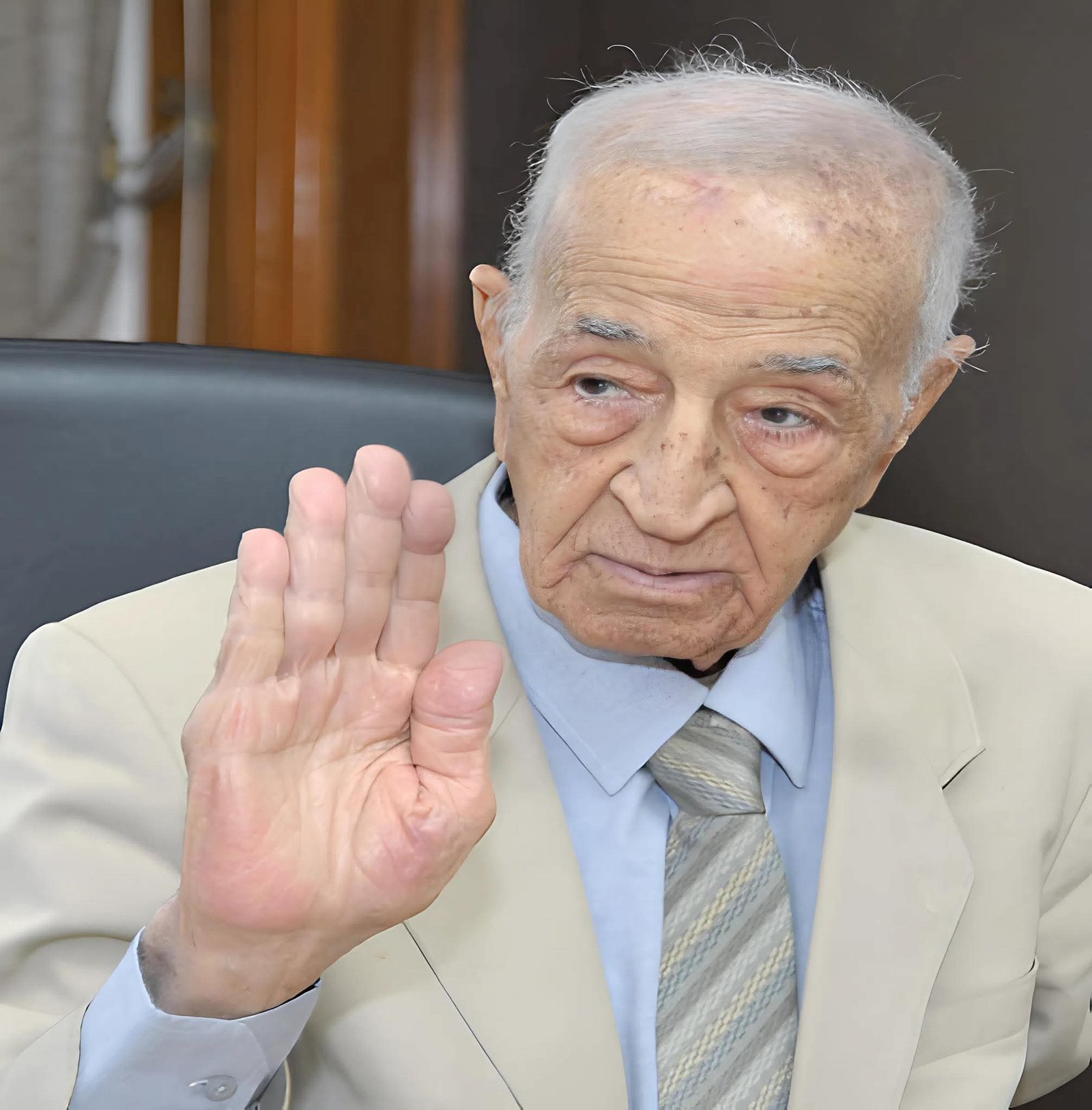 رحيل أحد رموز ماسبيرو.. وفاة الإذاعي فهمي عمر