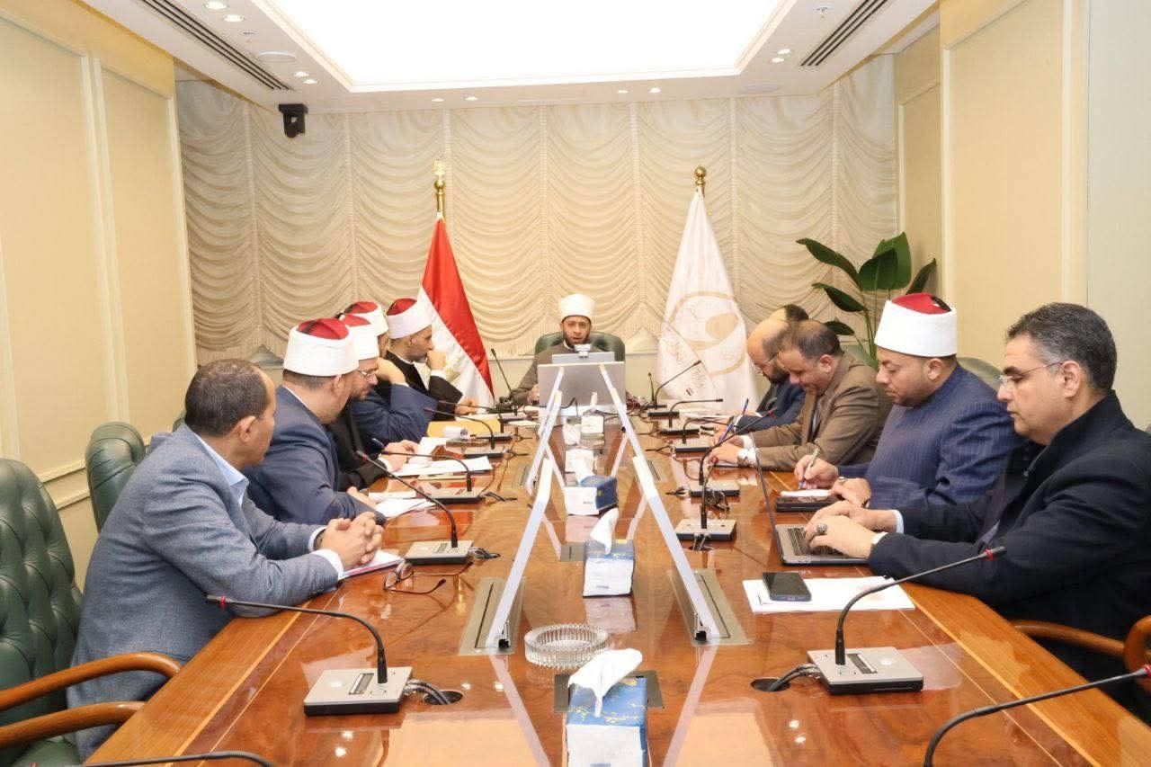 وزير الأوقاف يجتمع بمديري المديريات لمتابعة جهود الوزارة في رمضان 