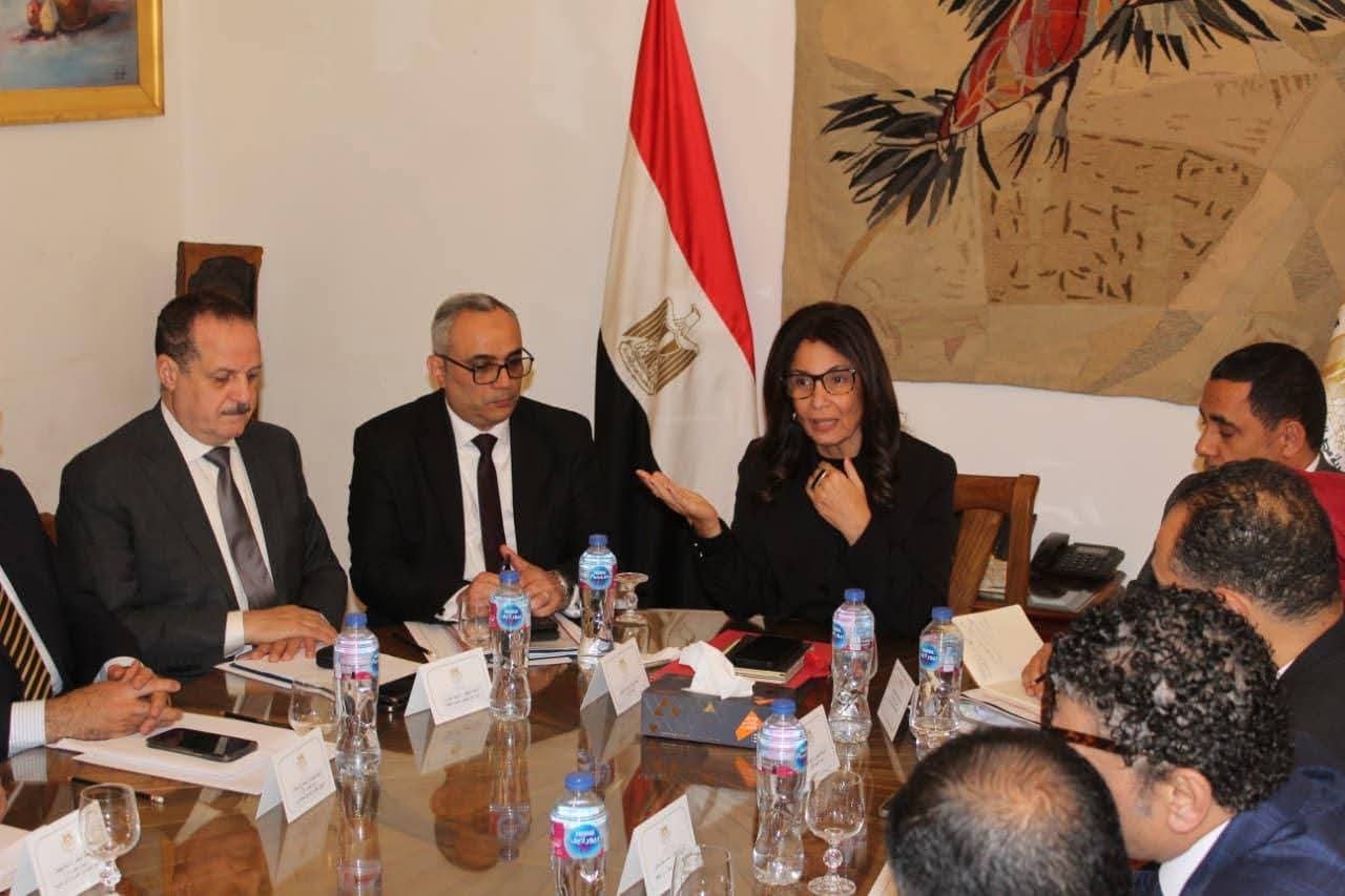 وزيرة الثقافة تعقد اجتماعًا موسعًا مع قيادات الوزارة ورؤساء القطاعات لوضع ملامح الفترة المقبلة 4 وزيرة الثقافة تعقد اجتماعًا موسعًا مع قيادات الوزارة ورؤساء القطاعات لوضع ملامح الفترة المقبلة