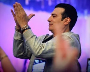 تألق الفنان المصري إيهاب توفيق في حفل سحور رمضاني بالأردن