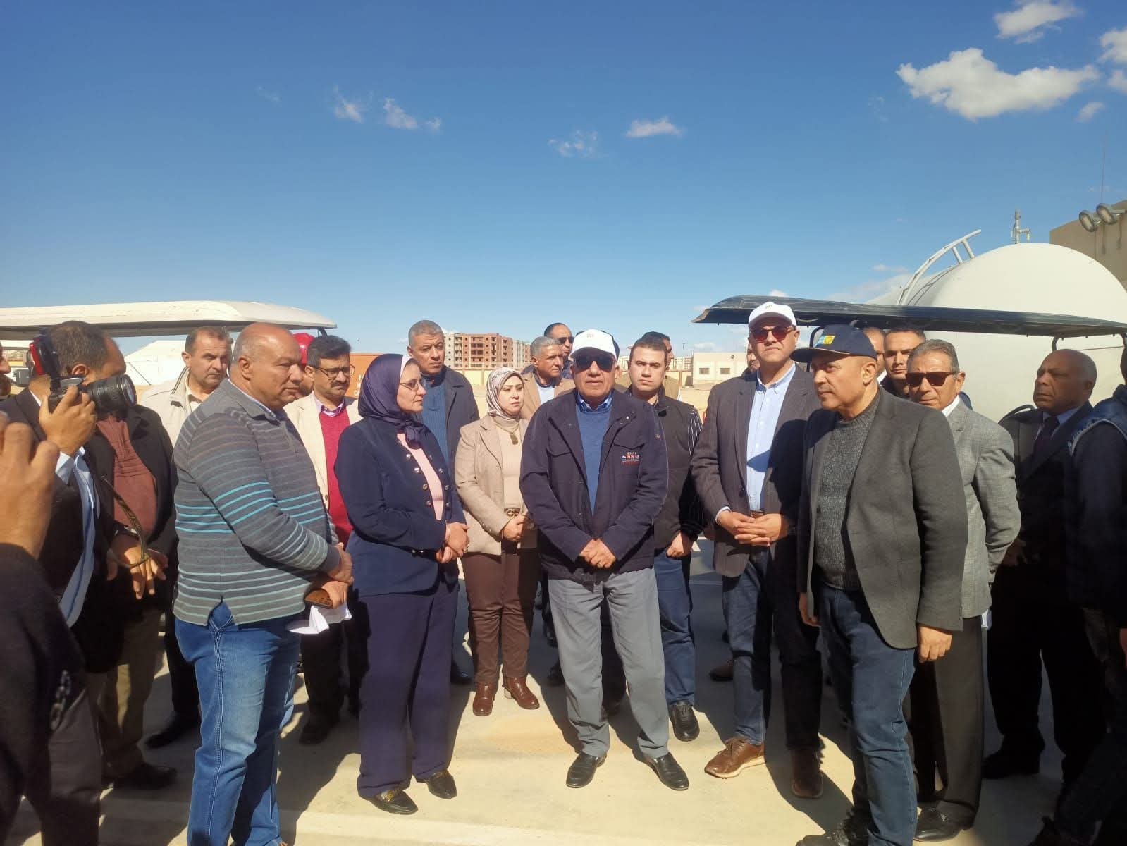 وزير الكهرباء يرافقه محافظ الإسكندرية يتفقدان محطة محولات برج العرب الترفيهية