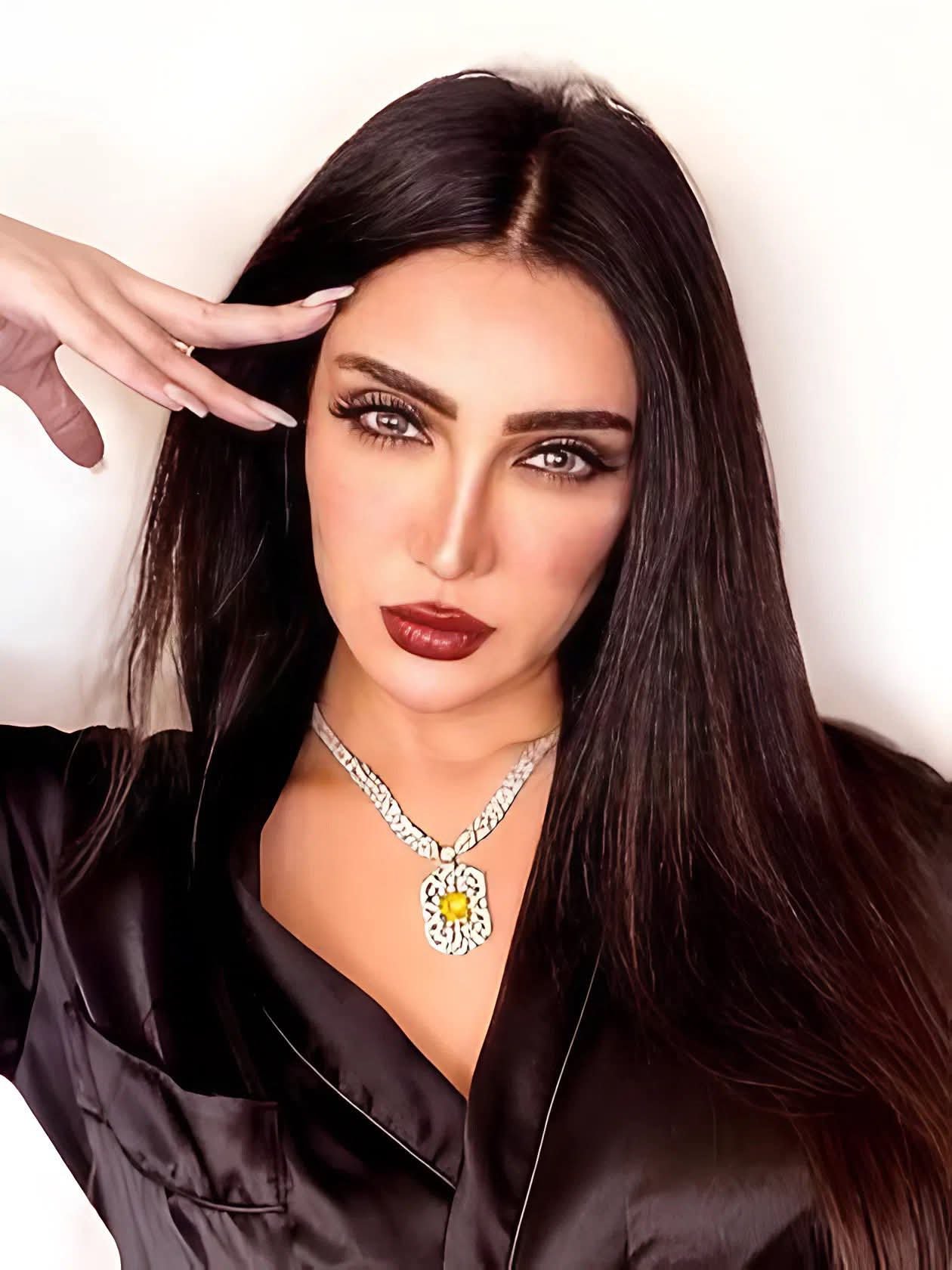 وفاة والد الفنانة سامية طرابلسي