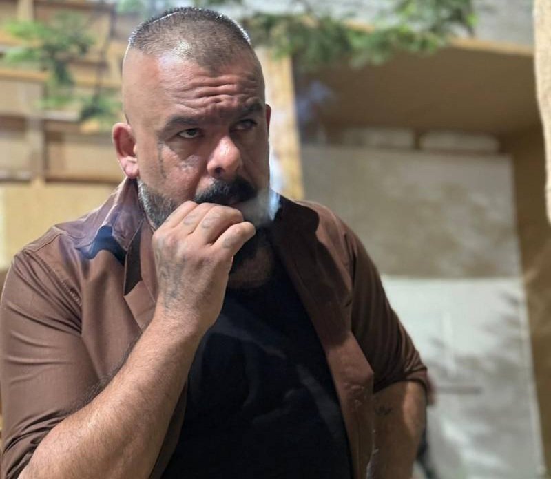 حقيقة فيديو المستشفى.. إصابة خلال التصوير لا أزمة صحية: منذر رياحنة يشعل الجدل بـ«الشنفرى»