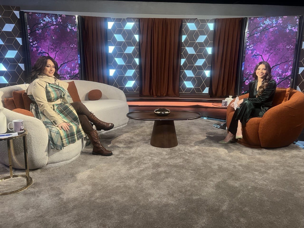 هند عاكف : لا يوجد خلاف بيني وبين حسين فهمي