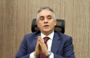وزير العدل يتصدر المشهد بقصة إنسانية مؤثرة من منصة القضاء