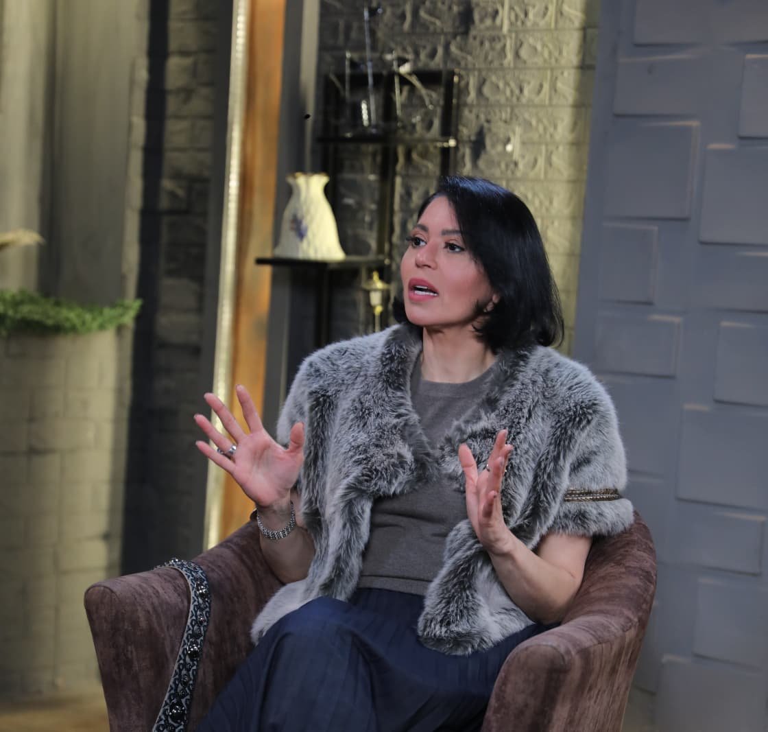 لقاء الخميسي ترد لأول مرة على أنباء معرفة أسرة عبد المنصف بزواجه الثاني