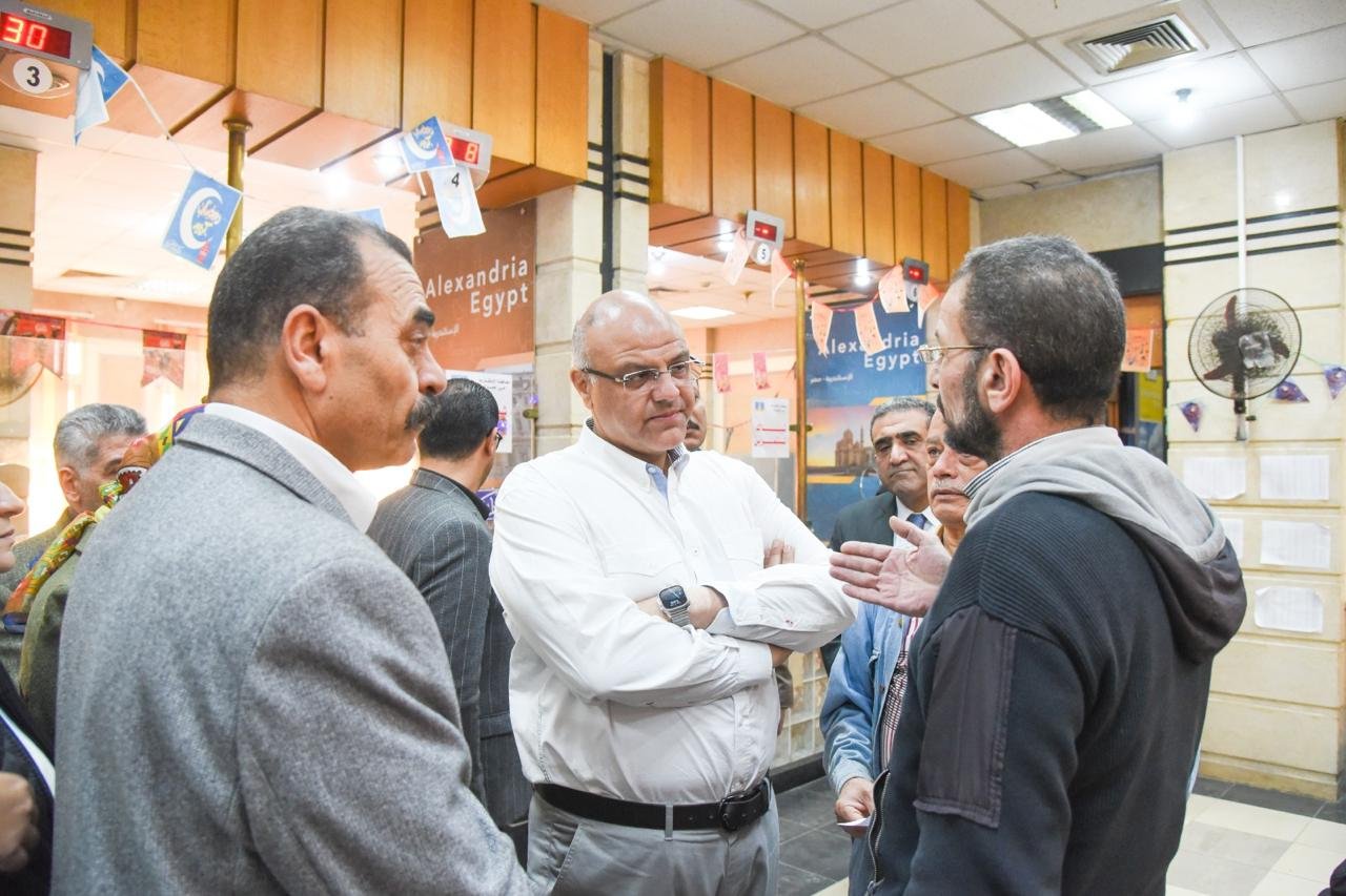 أيمن عطية في جولة ميدانية بحي الجمرك: متابعة للمشروعات الحيوية استجابة لشكاوى المواطنين 